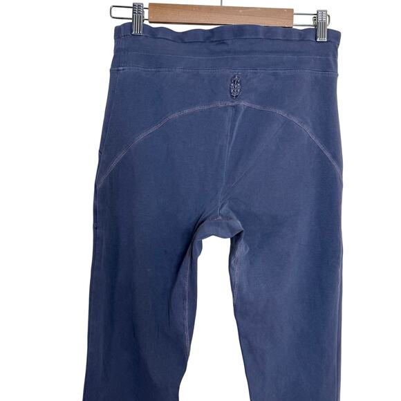 NEW FP Movement New Flow Flares Vintage Indigo Women's Size Small Free People - Picture 7 of 7